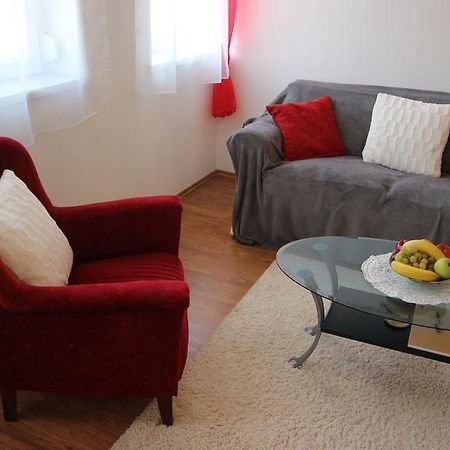 Eger Apartman Luaran gambar