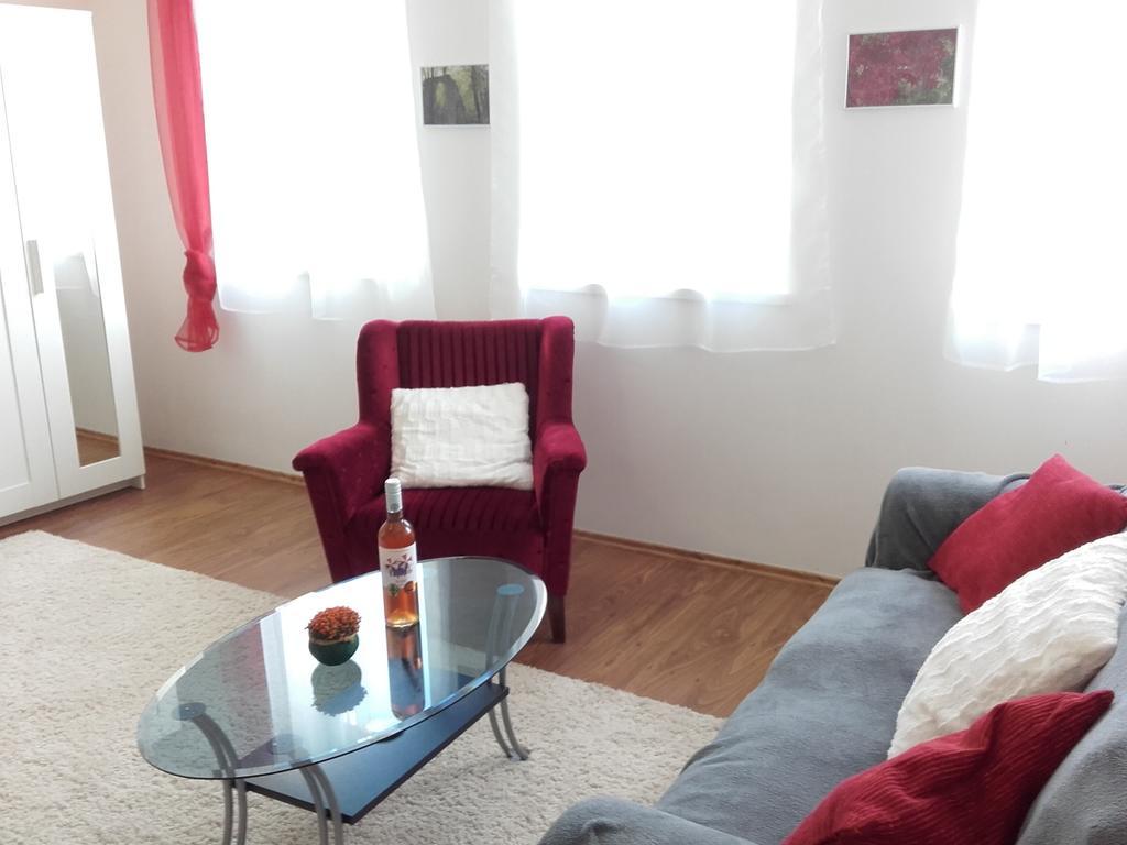 Eger Apartman Luaran gambar