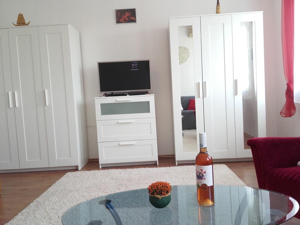 Eger Apartman Luaran gambar